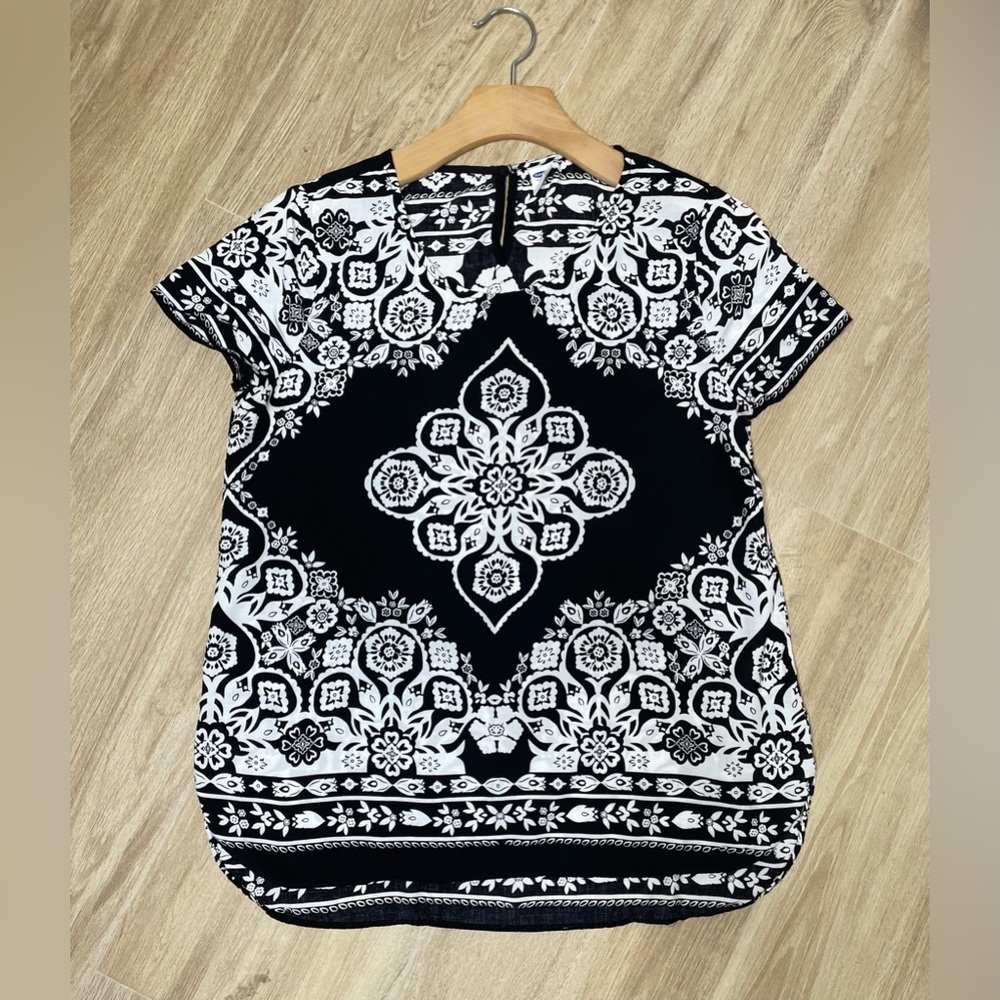 Old Navy Women’s Black & White Short Sleeve Blouse - Picture 1 of 5